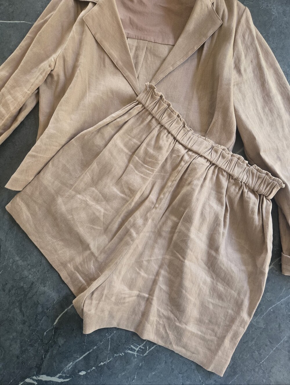 { Intermix } Set - Picture 3 of 7